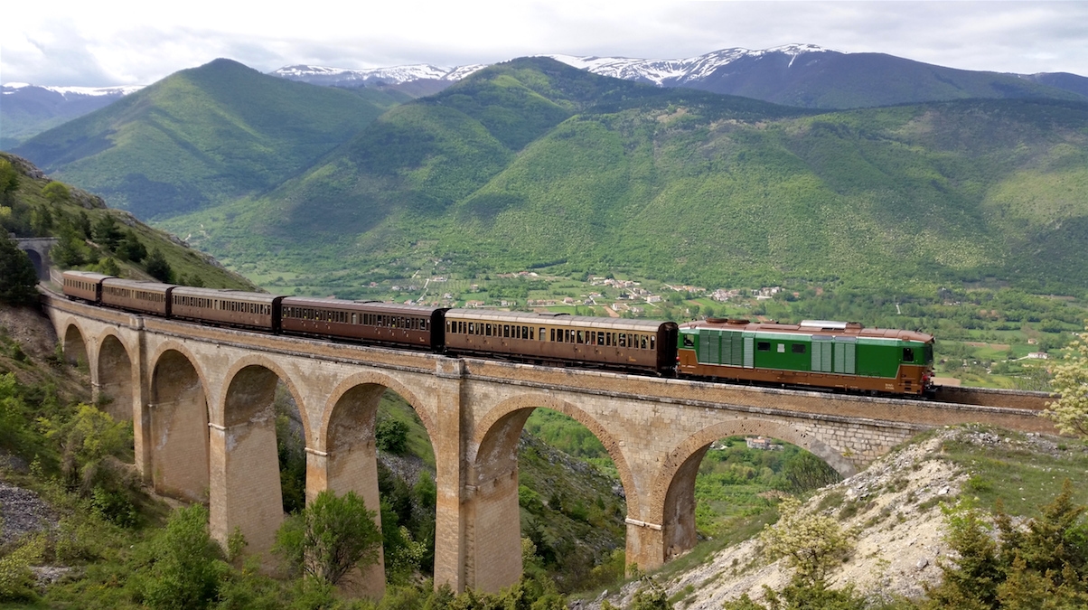TRENI D'ESTATE: 1 NOTTE IN BB (COLAZIONE) RISERVATO AD AUTOMUNITI+VISITA DI SULMONA+BIGLIETTO TRENO STORICO SULMONA-CASTEL DI SANGRO