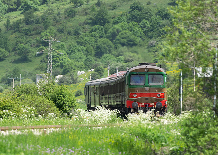 TRENI D'ESTATE: 2 NOTTI IN HB (COLAZIONE, CENA) RISERVATO AD AUTOMUNITI + VISITA DI SULMONA + BIGLIETTO TRENO STORICO A/R SULMONA-CASTEL DI SANGRO